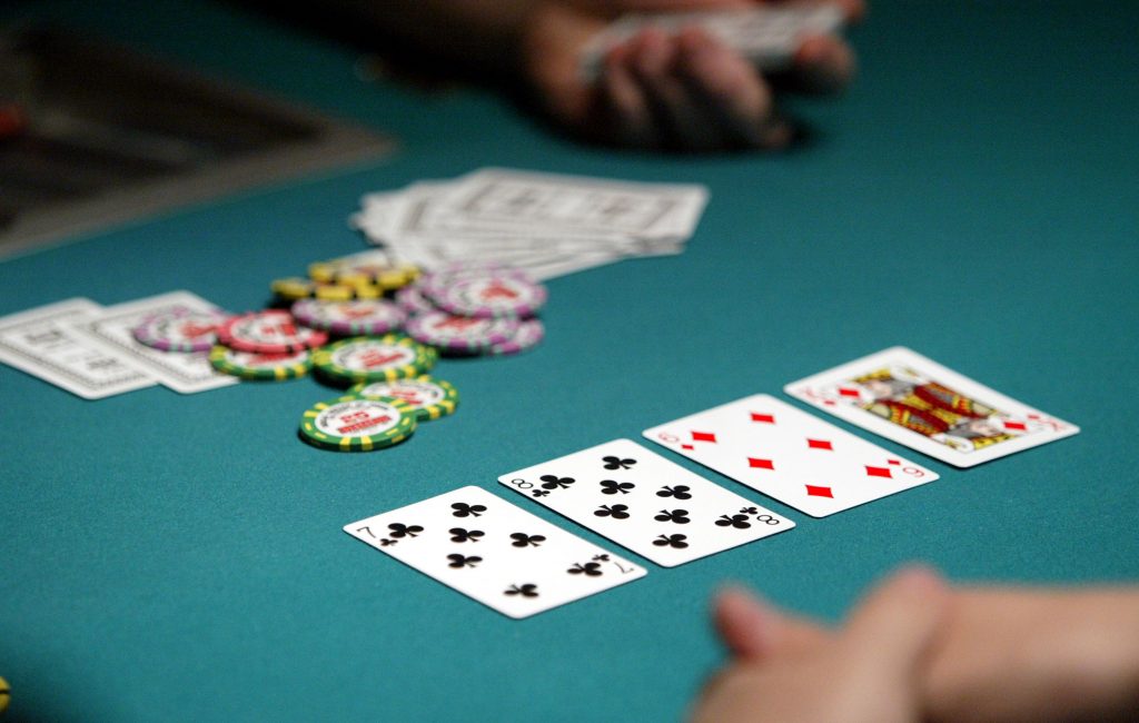 Poker domino online